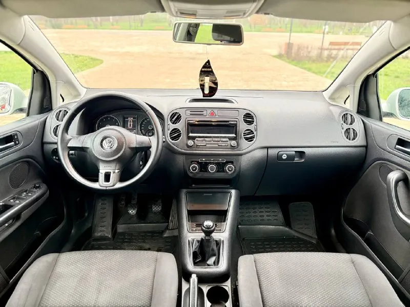 🇩🇪volkswagen golf plus vl 💰цена: 820 000р 🏢город: мариуполь 📅год выпуска: 2012 🧾пробег: 202 065км. ⚙️двигатель: 1.6 ⛽топливо: бензин ⚙️кпп: механика 📞телефон: +7-989-263-55-56 +7-949-727-41-51 +7-949-551-91-52 💾 описание: volkswag. .. plus vi — комфортный пятиместный компактвэн шестого поколения volkswagen golf, построенный на платформе хэтчбека vw golf ✅ 1 владелец, птс оригинал ✅ надёжным двигатель bfq ✅ оригинальный пробег ✅ южная эксплуатация ✅ техническая часть на 5+ ✅ кузов и лакокрасочное покрытие без дефектов и коррозии ✅ все стекла, включая лобовое заводские. шикарная комплектация: полный электропакет, кондиционер, подогрев сидений, очень вместительный салон трансформер, три комплекта ключей. новая летняя резина. улица шевченко 269 🏦 возможна продажа в кредит по двум документам. - фотография - 7