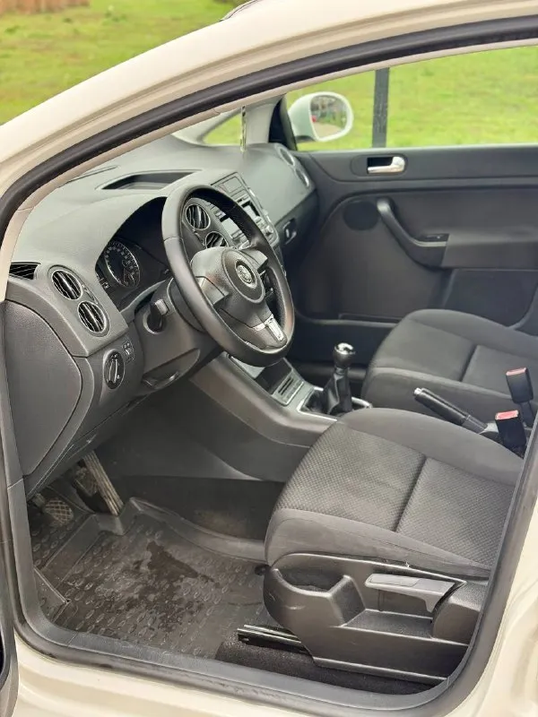 🇩🇪volkswagen golf plus vl 💰цена: 820 000р 🏢город: мариуполь 📅год выпуска: 2012 🧾пробег: 202 065км. ⚙️двигатель: 1.6 ⛽топливо: бензин ⚙️кпп: механика 📞телефон: +7-989-263-55-56 +7-949-727-41-51 +7-949-551-91-52 💾 описание: volkswag. .. plus vi — комфортный пятиместный компактвэн шестого поколения volkswagen golf, построенный на платформе хэтчбека vw golf ✅ 1 владелец, птс оригинал ✅ надёжным двигатель bfq ✅ оригинальный пробег ✅ южная эксплуатация ✅ техническая часть на 5+ ✅ кузов и лакокрасочное покрытие без дефектов и коррозии ✅ все стекла, включая лобовое заводские. шикарная комплектация: полный электропакет, кондиционер, подогрев сидений, очень вместительный салон трансформер, три комплекта ключей. новая летняя резина. улица шевченко 269 🏦 возможна продажа в кредит по двум документам. - фотография - 8