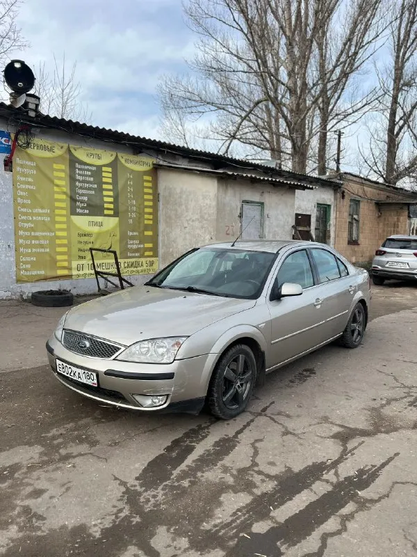 Продам ford mondeo 2.0 (150лс), механика год 2005 пробег 240к комплектация chia: климат подогрев лобового стекла пологрев заднего стекла датчик дождя датчик света 4 эл стеклоподъемника музыка sony (играет хорошо) машина в хорошем состоянии, владею год, до меня был хозяин с салона. ходовка взбитая, ничего не стучит, новое сцепление с выжимным, маховик после ремонта. климат летом был заправлен, дует лучше холодильника, печка греет, фары светят. машина не новая, есть жизненные недостатки, ничего критического. есть сигнализация, так же 2 ключа от машины. собственник цена 500тыс, торг присутствует. +79493696113 - фотография - 2