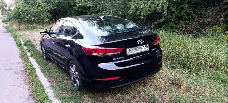 💵 цена: 1 600 000 торг уместен ‼️ 🏙 город: донецк 📍 🚘 марка / модель: hyundai elantra limited 🇺🇸 📅 год выпуска: 2016 🛞 пробег: 105000 км ⛽️ двигатель (тип, объем, мощность): бензин, 2.0, 150 л/с ⚙️ тип кпп: автомат 👨‍⚖️ владельцев в птс: 1 ⏳ срок владения: 3 года 📲 контактный телефон: +7 949 339 14 57 - фотография - 5
