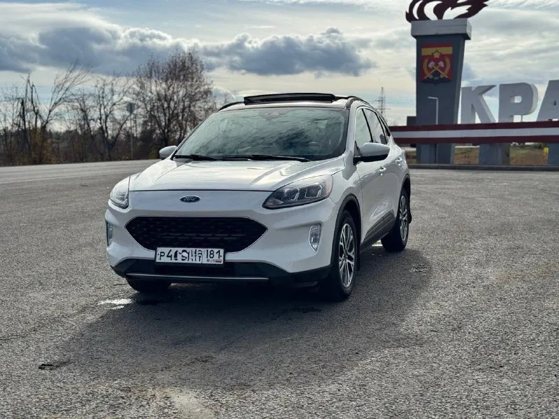 Ford escape 2019. 1,5 бензин пробег 37.000км коробка: простой 8 ст. автомат полностью без ключевой доступ запуск с брелка(два режима зима/лето) полный привод натуральная кожа панорамная крыша климат контроль удержание в полосе и помощь в управлении пять режимов езды ( спорт, снег, гололед и т. д.) адаптивный круиз контроль адаптивный свет чтение знаков акустическое лобовое стекло sound screen подогрев сидений подогрев руля подогрев зеркал багажник hand free (движением ноги) лампы led видно как днём память сидений и зеркал( 3 режима) камера заднего хода с динамической разметкой датчики слепых зон в зеркалах датчики давления шин датчики дождя и света в авто много и других функций комфорта и помощи в управлении все стекла родные кузов отличный по салону как новая 37 пробега, сами понимаете техническое состояние идеально. отличный городской кроссовер на полном приводе, очень удобный в управлении авто пригоняли 04.04.23, я хозяин, продавать тоже буду я. смотреть 📞 звоните: +7(959)1917470 - фотография - 2