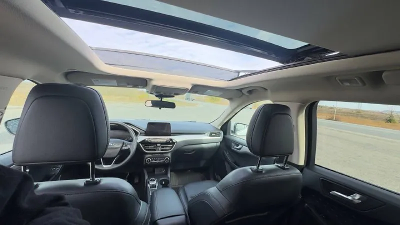 Ford escape 2019. 1,5 бензин пробег 37.000км коробка: простой 8 ст. автомат полностью без ключевой доступ запуск с брелка(два режима зима/лето) полный привод натуральная кожа панорамная крыша климат контроль удержание в полосе и помощь в управлении пять режимов езды ( спорт, снег, гололед и т. д.) адаптивный круиз контроль адаптивный свет чтение знаков акустическое лобовое стекло sound screen подогрев сидений подогрев руля подогрев зеркал багажник hand free (движением ноги) лампы led видно как днём память сидений и зеркал( 3 режима) камера заднего хода с динамической разметкой датчики слепых зон в зеркалах датчики давления шин датчики дождя и света в авто много и других функций комфорта и помощи в управлении все стекла родные кузов отличный по салону как новая 37 пробега, сами понимаете техническое состояние идеально. отличный городской кроссовер на полном приводе, очень удобный в управлении авто пригоняли 04.04.23, я хозяин, продавать тоже буду я. смотреть 📞 звоните: +7(959)1917470 - фотография - 8