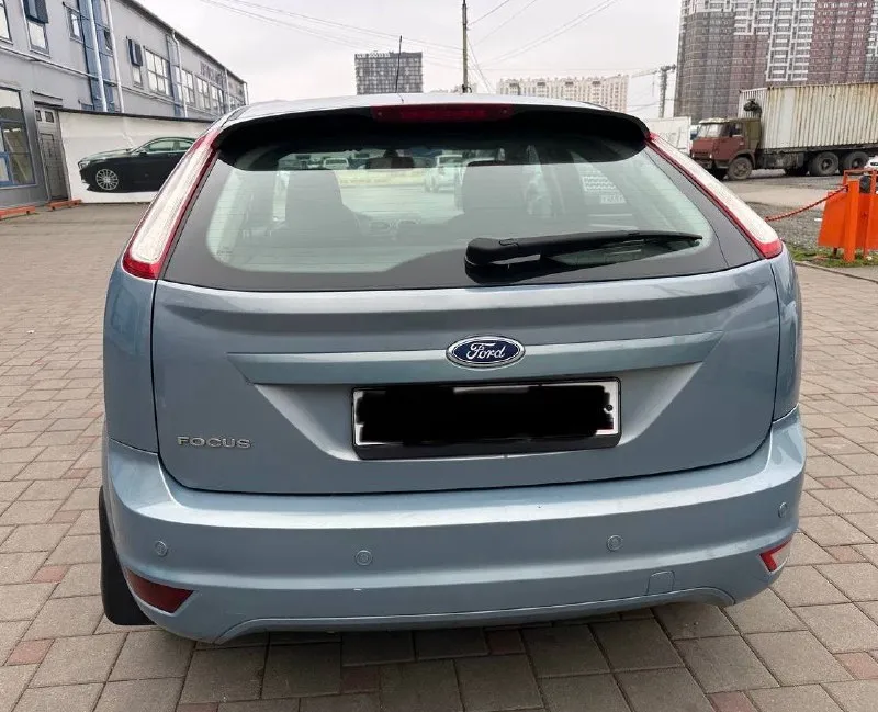 Продам ford focus 2010 года, рестайлинговый. мотор 1.6, кпп механика, кондиционер, двухзонный климат, штатная магнитола сони, датчик дождя и света, 4 эсп, парктроник, подогрев передних сидений, подогрев зеркал и заднего стекла, эл. регулировка зеркал, мультируль, хорошая зимняя резина, весь в родной краске. машина без единого дтп, абсолютно без вложений, мотор шепчет, масло не ест, коробка переключает ровно, не хрустит не выбивает, по ходовке отлично! кузов не гнилой, днище целое! сел, поехал, кайфанул)) осмотр макеевка. цена 599к. торг тел. +79493294001 - фотография - 5