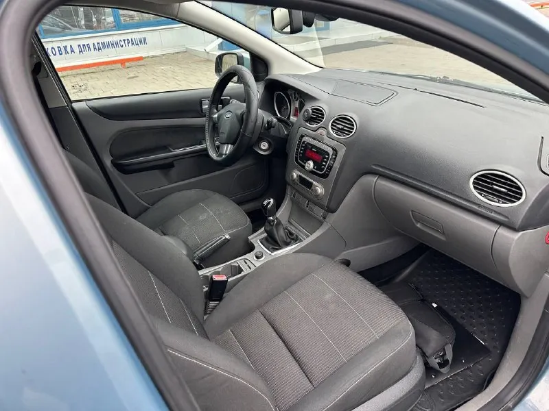 Продам ford focus 2010 года, рестайлинговый. мотор 1.6, кпп механика, кондиционер, двухзонный климат, штатная магнитола сони, датчик дождя и света, 4 эсп, парктроник, подогрев передних сидений, подогрев зеркал и заднего стекла, эл. регулировка зеркал, мультируль, хорошая зимняя резина, весь в родной краске. машина без единого дтп, абсолютно без вложений, мотор шепчет, масло не ест, коробка переключает ровно, не хрустит не выбивает, по ходовке отлично! кузов не гнилой, днище целое! сел, поехал, кайфанул)) осмотр макеевка. цена 599к. торг тел. +79493294001 - фотография - 8