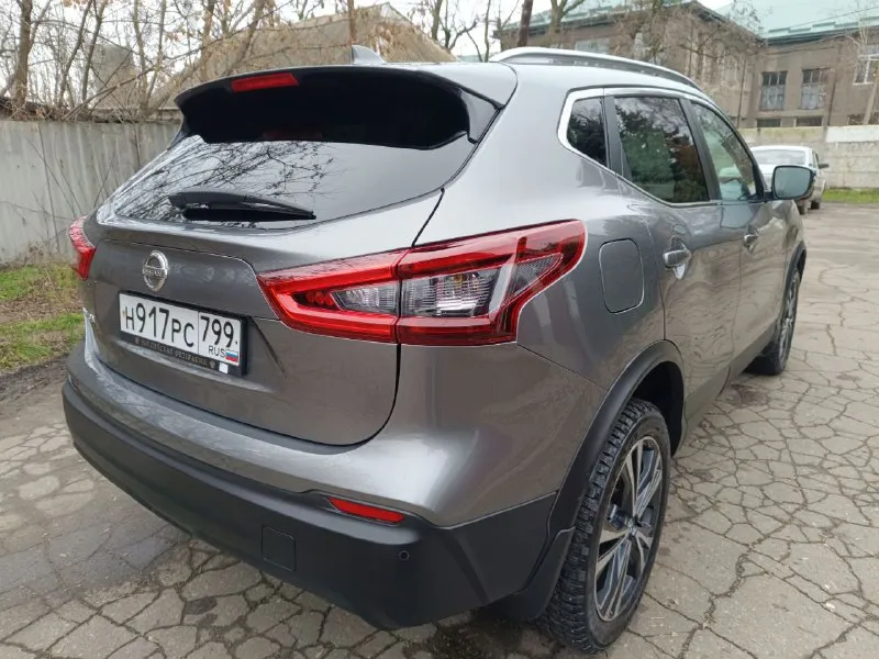 Nissan qashqai,2019,2.0 cvt 2wd,117.000км комплектация (qe+): это топовая версия с максимальным оснащением. в салоне установлены удобные сиденья zero gravity для переднего ряда, двухзонный климат-контроль и мультимедийная система nissanconnect с навигацией и 7-дюймовым экраном. салон отделан тканью. снаружи автомобиль выделяется панорамной крышей и стильными 18-дюймовыми легкосплавными дисками. особенности и опции: · комфорт: подогрев передних сидений, руля и лобового стекла, камера заднего вида, камеры 360°, датчики света и дождя. · безопасность: полный набор систем: abs, esp, 6 подушек безопасности (включая шторки), круиз-контроль, датчики парковки спереди и сзади. · есть небольшие косметические подкрасы, ремонт выполнялся у официального дилера, фото документов предоставлю при встрече. машина технически исправна, вся история обслуживания известна. готова к эксплуатации без дополнительных вложений. цена:1.870.000₽ 📞 +7( 📲 tg: алексей 📞 звоните: +7(977)3747936 - фотография - 4