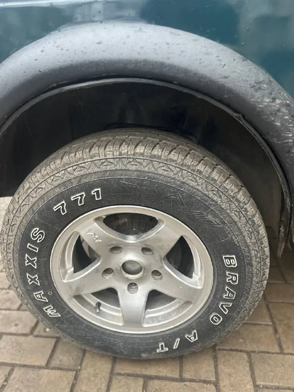 В продаже нива 2121 2000 год нива в отличном состоянии вид имеет сильный коробка 5 ступка мосты раздатка все работают литые диски с резиной ровные не бьют по трассе едет вибраций нет мотор тянет хорошо не дымит все в рабочем состоянии печка греет, поворотники стопы габариты ближний дальний раздатка понижайка все включается лед оптика вкруг тонировка в круг 5 даже лобовое хорошая музыка новая резина на титанах салон ковшы сидения очень удобные, стеклоподъемники, и другое осмотр макеевка по желанию могу пригнать куда нужно будет документы чистые без штрафов и запретов смотреть город макеевка в продаже 2 нивы есть тел +7 (949) 638-01-13 - фотография - 3