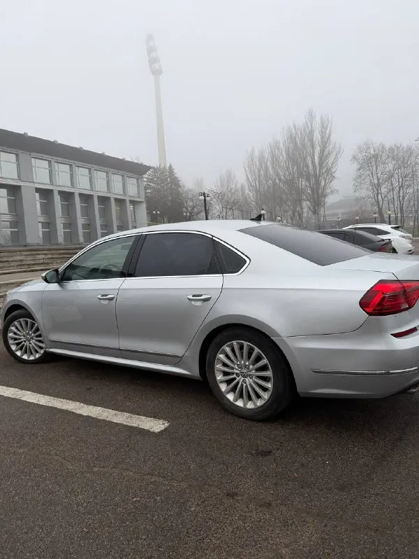 Продам пассат b8 2016 полная комплектация цена: 1.350.000 пробег родной: 100 000 км, любые проверки приветствуются. брали для себя в 2018 году. все это время - в одних руках бережная эксплуатация, своевременное обслуживание мотор 1.8 работает отлично, масло не ест, не троит, работает без посторонних звуков. замена масла в моторе каждые 5 тыс км. коробка акпп надежный aisin, работает отлично, без пинков, рывков и тд. ходовая часть на 5+, все обслужено ничего делать не нужно. машина в лучшей комплектации. есть все! бортовой компьютер, панорама, адаптивный круиз с датчиком контроля дистанции спереди и сзади, мультируль, электропривод сидений, датчик света, подогрев сидений, климат контроль (2-х зонный), камера заднего вида, кондиционер заправлен и работает на твердую 5 нареканий нет по кузову - крашена цена: 1 350 000 +79493789493 - фотография - 10