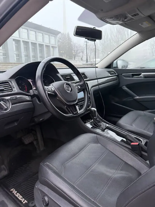 Продам пассат b8 2016 полная комплектация цена: 1.350.000 пробег родной: 100 000 км, любые проверки приветствуются. брали для себя в 2018 году. все это время - в одних руках бережная эксплуатация, своевременное обслуживание мотор 1.8 работает отлично, масло не ест, не троит, работает без посторонних звуков. замена масла в моторе каждые 5 тыс км. коробка акпп надежный aisin, работает отлично, без пинков, рывков и тд. ходовая часть на 5+, все обслужено ничего делать не нужно. машина в лучшей комплектации. есть все! бортовой компьютер, панорама, адаптивный круиз с датчиком контроля дистанции спереди и сзади, мультируль, электропривод сидений, датчик света, подогрев сидений, климат контроль (2-х зонный), камера заднего вида, кондиционер заправлен и работает на твердую 5 нареканий нет по кузову - крашена цена: 1 350 000 +79493789493 - фотография - 3