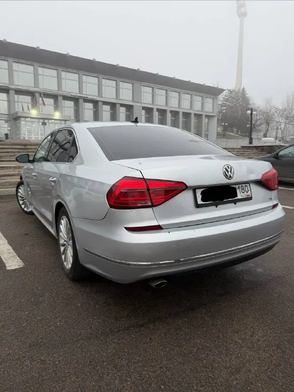 Продам пассат b8 2016 полная комплектация цена: 1.350.000 пробег родной: 100 000 км, любые проверки приветствуются. брали для себя в 2018 году. все это время - в одних руках бережная эксплуатация, своевременное обслуживание мотор 1.8 работает отлично, масло не ест, не троит, работает без посторонних звуков. замена масла в моторе каждые 5 тыс км. коробка акпп надежный aisin, работает отлично, без пинков, рывков и тд. ходовая часть на 5+, все обслужено ничего делать не нужно. машина в лучшей комплектации. есть все! бортовой компьютер, панорама, адаптивный круиз с датчиком контроля дистанции спереди и сзади, мультируль, электропривод сидений, датчик света, подогрев сидений, климат контроль (2-х зонный), камера заднего вида, кондиционер заправлен и работает на твердую 5 нареканий нет по кузову - крашена цена: 1 350 000 +79493789493 - фотография - 7