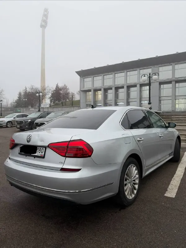 Продам пассат b8 2016 полная комплектация цена: 1.350.000 пробег родной: 100 000 км, любые проверки приветствуются. брали для себя в 2018 году. все это время - в одних руках бережная эксплуатация, своевременное обслуживание мотор 1.8 работает отлично, масло не ест, не троит, работает без посторонних звуков. замена масла в моторе каждые 5 тыс км. коробка акпп надежный aisin, работает отлично, без пинков, рывков и тд. ходовая часть на 5+, все обслужено ничего делать не нужно. машина в лучшей комплектации. есть все! бортовой компьютер, панорама, адаптивный круиз с датчиком контроля дистанции спереди и сзади, мультируль, электропривод сидений, датчик света, подогрев сидений, климат контроль (2-х зонный), камера заднего вида, кондиционер заправлен и работает на твердую 5 нареканий нет по кузову - крашена цена: 1 350 000 +79493789493 - фотография - 8