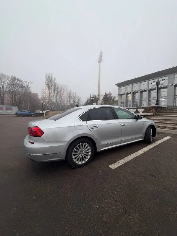 Продам пассат b8 2016 полная комплектация цена: 1.350.000 пробег родной: 100 000 км, любые проверки приветствуются. брали для себя в 2018 году. все это время - в одних руках бережная эксплуатация, своевременное обслуживание мотор 1.8 работает отлично, масло не ест, не троит, работает без посторонних звуков. замена масла в моторе каждые 5 тыс км. коробка акпп надежный aisin, работает отлично, без пинков, рывков и тд. ходовая часть на 5+, все обслужено ничего делать не нужно. машина в лучшей комплектации. есть все! бортовой компьютер, панорама, адаптивный круиз с датчиком контроля дистанции спереди и сзади, мультируль, электропривод сидений, датчик света, подогрев сидений, климат контроль (2-х зонный), камера заднего вида, кондиционер заправлен и работает на твердую 5 нареканий нет по кузову - крашена цена: 1 350 000 +79493789493 - фотография - 9