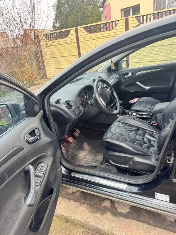 Продам ford mondeo 4, 2007 года выпуска, отличном состоянии! 2 литра, 245 л/с, полностью обслужен, перед продажей сделал замену масла. установлен контрактный двигатель. пробег авто 85000 км, проверен и подтвержден. так же недавно делал ревизию ходовой, что нужно было заменить, заменил, сейчас без посторонних звуков. стоят новые тормозные диски и колодки. кузов авто в хорошем состоянии, ровный, без вмятин и рыжиков, весь в родном окрассе, любые проверки. 🛞подогрев лобового и заднего стекла, обогрев зеркал, esp, abs, ebd, bas, 4 стеклоподьемника, электрорегулировка зеркал, регулировка фар по высоте, противотуманные фары, диски r16 на хорошей зимней резине, двухзонный климат контроль заправлен, датчики света и дождя, подогревы сидений, аудиосистема заменена на тиайс tpro 2. салон сохранился отлично! вся безопасность на месте, сидения не затерты и не порваты, кнопки не затерты, чехлы в идеальном состоянии. есть все для комфортной езды. проблем с запчастями нет от с 📞 звоните: +7(949)3549072 - фотография - 6