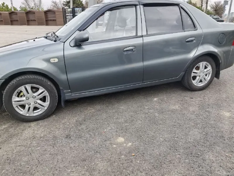 Продам автомобиль gelly ck 2013 года выпуска. без дтп! 2 ключа в комплекте, двигатель 1.5. газ, бензин (газ вписан в тех паспорт) с документами все в порядке, переоформление без проблем (могу присутствовать с вами в мрэо), я 3 владелец! машина на уверенном ходу, сел и поехал, есть мелкие недостатки не опускаются задние стекла (на ремонт скину при продаже). гур, кондиционер, abs, печка все работает, стекла родные (есть мелкий дефект прилетел камень, на фото видно). освещение все работает, стоят хорошие фары! на сиденьях чехлы, гаражное хранения за весь срок эксплуатации. пробег родной 121 тыс. цена 320тыс, реальному покупателю торг возле капота! больше фото скину в лс, по требованию василий +79497122865 алена +79497122864 📲 tg: алёна 📞 звоните: +7(949)7122865 - фотография - 5