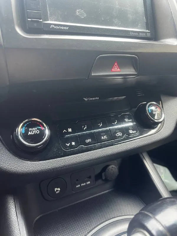 Продам kia sportage 2011г, двигатель 2.0.. Пробег 177.584км. Двигатель работает отлично, не стучит, не дизилит, капиталился на 110.000км! Все заказ наряды есть! Обслуживался каждые 8.000км, масло заливается качественное. Хорошая комплектация: двух зонный климат контроль, подогрев все сидений, эл. Стекло пакет, парктроники, мульти руль, эл. Стекло зеркала с складыванием. Цена 1.240.000. Луганск. +79591258126
📞 Звоните: +7(959)1258126 - фотография - 7
