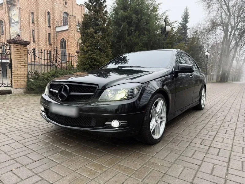 Продам мерседес с-класс 2008 года в достойном состоянии! вложений абсолютно никаких не требует пробег 210т, авто обслуживалось только оригинальными запчастями. салон ухоженный, не прокуренный. любые проверки за ваш счёт, оформление в мрэо. торг минимальный у капота. осмотр г. макеевка, цена 970 т. р. +7-949-442-3916 - фотография - 2