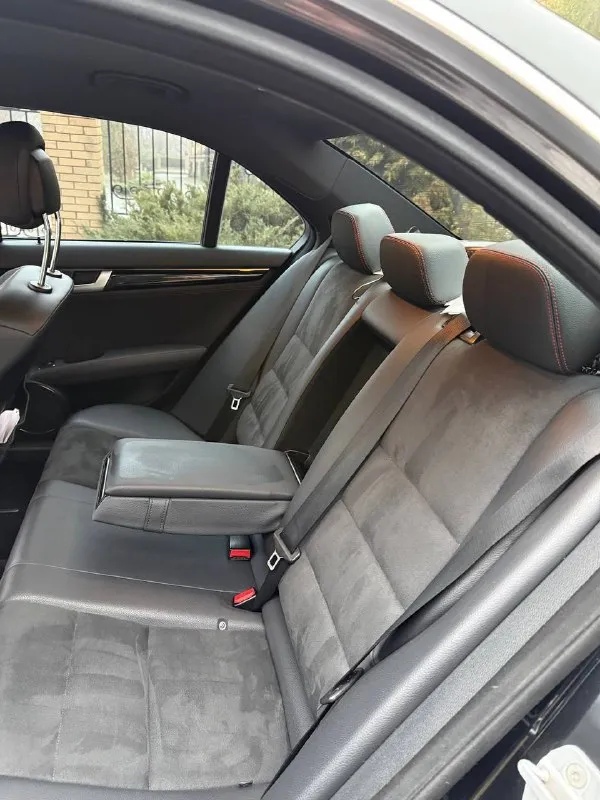 Продам мерседес с-класс 2008 года в достойном состоянии! вложений абсолютно никаких не требует пробег 210т, авто обслуживалось только оригинальными запчастями. салон ухоженный, не прокуренный. любые проверки за ваш счёт, оформление в мрэо. торг минимальный у капота. осмотр г. макеевка, цена 970 т. р. +7-949-442-3916 - фотография - 8