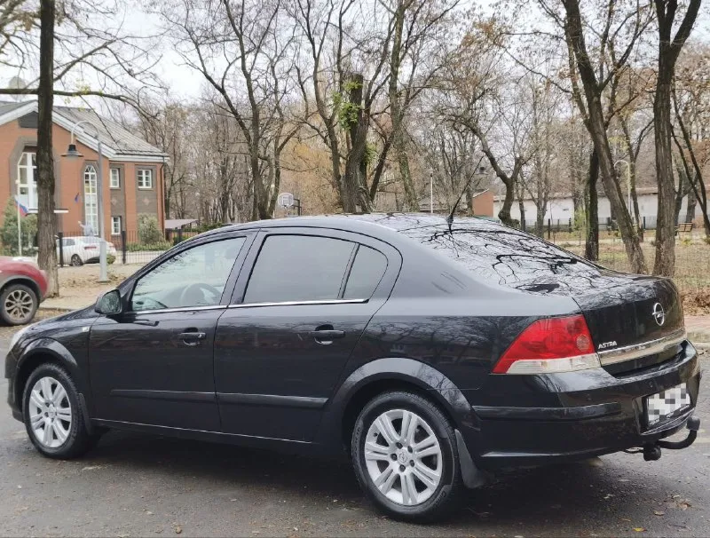 Opel astra год 2011 мотор 1.8 атмосферный коробка механика пробег 194.000 родной любые проверки. кузов весь в родном окрасе без ржавчины ! комплектация cosmo комбинированный кожаный салон датчик света и дождя, парктроники, круиз, климат, мультируль и. т.д. резина зима-лето в хорошем состоянии ! авто без вложений от слова совсем ! я собственник цена 670.000 +79490454766 +79498069344 telegram +79915588803 - фотография - 4