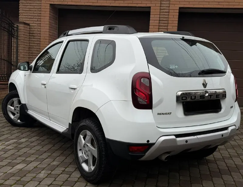 Продаю renault duster 2018 год пробег 137.000 объем двигателя 2.0 механика 6 ступка полный привод ! состояния идеальное в родном окрасе без дтп все стекла родные готов на любые проверки авто без запретов, залогов и штрафов за машиной очень ухаживали есть все необходимое для комфортного вождения. салон чистый, ухоженный комплектация, подогрев стекол, стеклоподъемники, кондиционер, мульти руль, bluetooth, подогрев сидений в машине есть все для удобства цена 1.070.000 +79496001893 - фотография - 4