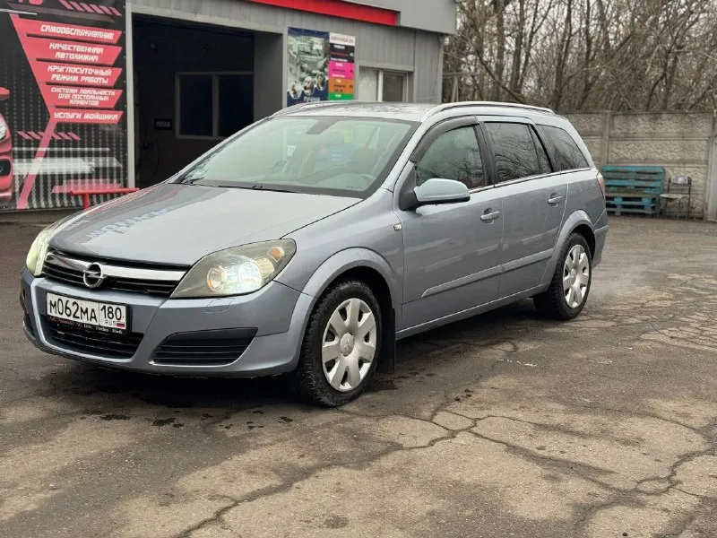 Опель астра 2005 год мотор 1.9 дизель пробег 211000 механика 6 ступка авто без дтп в хорошем состоянии для своего возраста ! кузов без ржавчины (есть следы эксплуатации ) комплектация климат, датчик света, круиз! документы в полном порядке!один хозяин по птс масло и фильтра менялись на 210 аккумулятору неделя(новый на гарантии) цена 425000₽ макеевка-донецк +79494438878 - фотография - 2