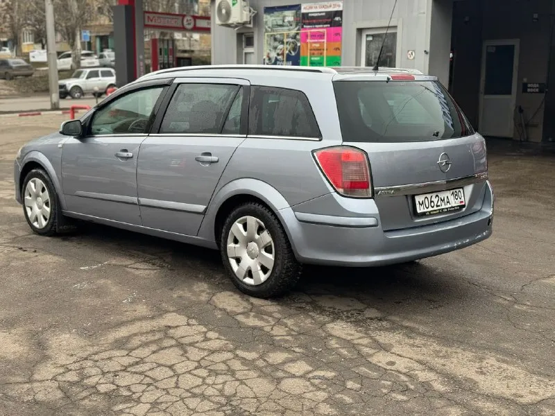 Опель астра 2005 год мотор 1.9 дизель пробег 211000 механика 6 ступка авто без дтп в хорошем состоянии для своего возраста ! кузов без ржавчины (есть следы эксплуатации ) комплектация климат, датчик света, круиз! документы в полном порядке!один хозяин по птс масло и фильтра менялись на 210 аккумулятору неделя(новый на гарантии) цена 425000₽ макеевка-донецк +79494438878 - фотография - 3