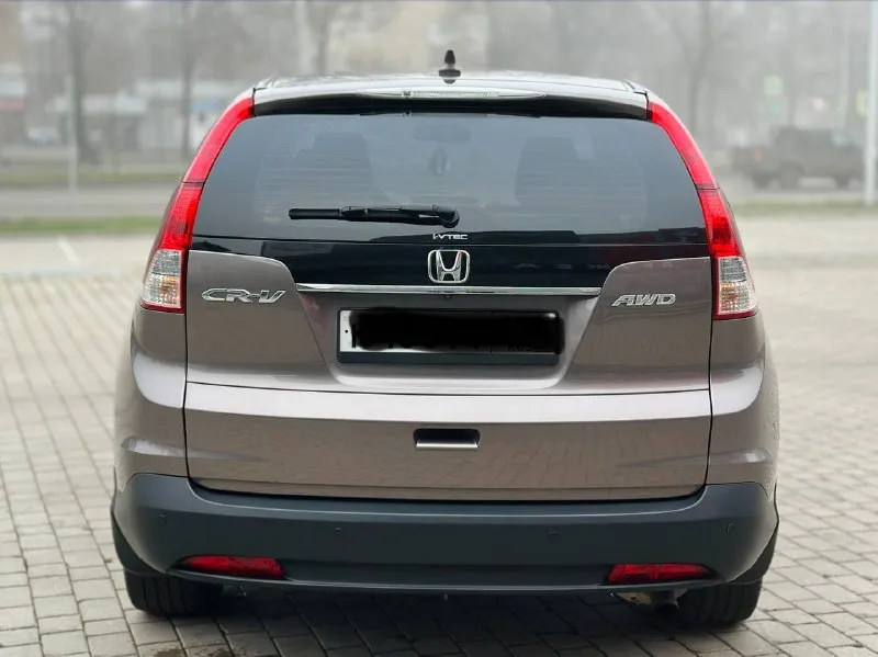 Honda cr-v 2.4 автомат бензин 2015г автомобиль в хорошем состоянии не каких вложений не требует! автомобиль в родном окрасе!!! 1 собственник из самого автосалона!!!! подогрев сидений, круиз-контроль, климат-контроль, мульти-руль, 4wd полный привод, камера заднего вида, парктроник, два комплекта резины, два ключа, с документами полный порядок!!!!! переоформление в мрэо! цена 1.670 цена только сегодня !!!! все вопросы по тел:+79494681080 📲 tg: дмитрий 📞 звоните: +7(949)4681080 - фотография - 5