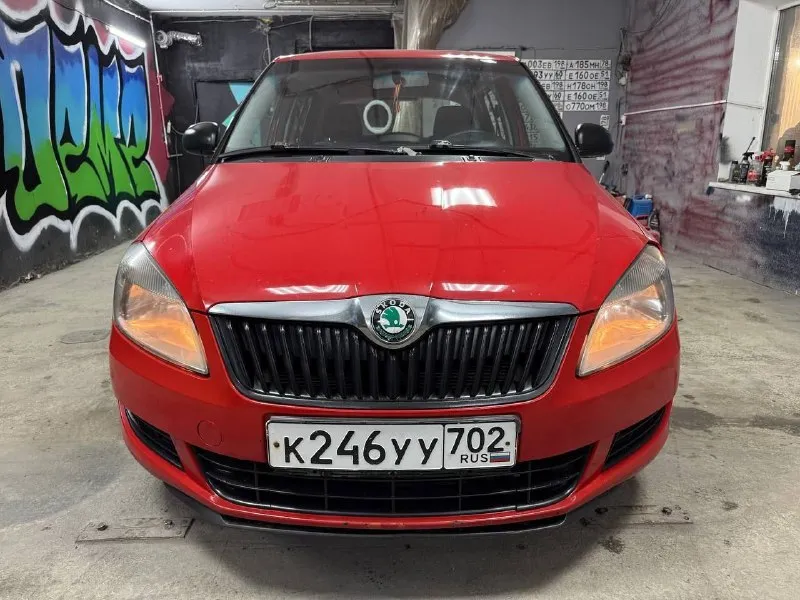 Skoda fabia 2011, 1.2 бензин, на отличной технике, гур, кондей, юридически чистая, зеленая автотека, автомобиль в дтп не был, два комплекта ключей, по ходовой очень мягкая, чистый и ухоженный салон, полное переоформление, 420 тысяч, территориально володарск +79493167195 - фотография - 2