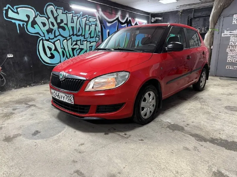 Skoda fabia 2011, 1.2 бензин, на отличной технике, гур, кондей, юридически чистая, зеленая автотека, автомобиль в дтп не был, два комплекта ключей, по ходовой очень мягкая, чистый и ухоженный салон, полное переоформление, 420 тысяч, территориально володарск +79493167195 - фотография - 3