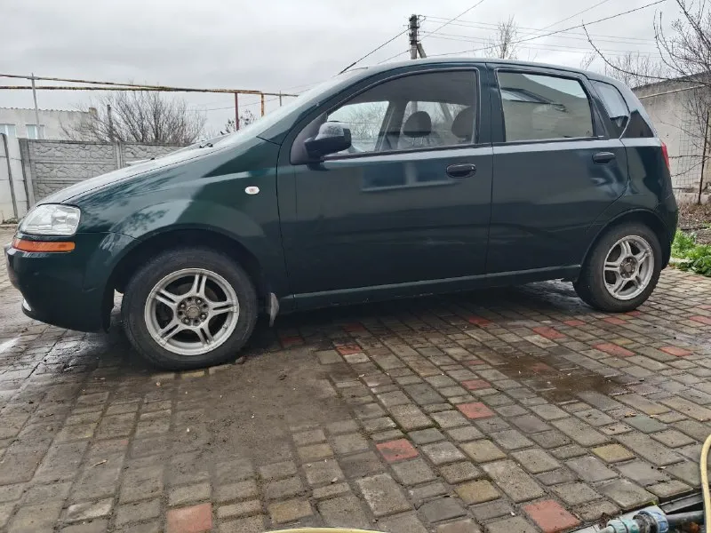 Chevrolet aveo хэтч год 2005 мотор 1,5 кпп механика 5 ступ. учёт рф. один собственник пробег 380 гур... - фотография