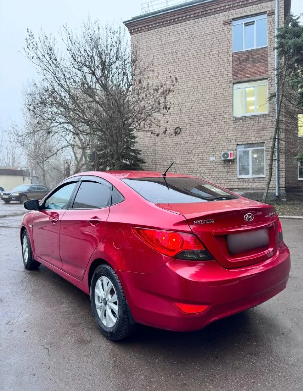 Hyundai solaris 1.6 самый надёжный и самый практичный мотор в связки с механикой!) в идеальном состоянии без вложений! самая максимальная комплектация! два комплекта шин ( зима и лето) без дтп! родной пробег 180.000! идеальном состоянии! не такси! салон как новый! самая максимальная коллекция! цена 900.000 торг! звоните +7 (949) 126-72-83 звоните +7 (949) 449-59-51 есть тг) 📞 звоните: +7(949)1267283 - фотография - 5