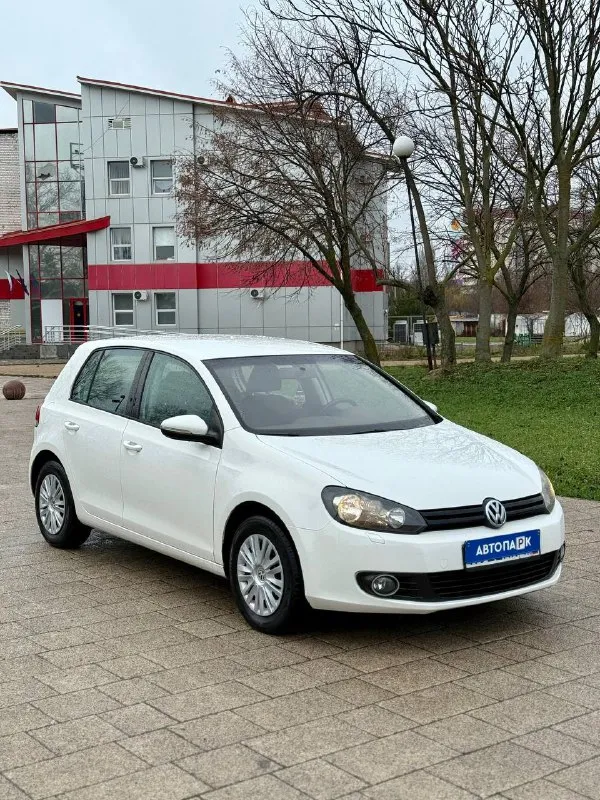 🇩🇪volkswagen golf vl 💰цена: 820 000р 🏢город: мариуполь 📅год выпуска: 2011 🧾пробег: 154 339км. ⚙️двигатель: 1.6 ⛽топливо: бензин ⚙️кпп: механика 📞 телефон: +7-989-263-55-56 +7-949-727-41-51 +7-949-551-91-52 💾 описание: volkswagen golf vi — легендарный городской хэтчбек не оставит вас без впечатлений и внимания на дорогах. ✅ 1 владелец, птс оригинал ✅ надёжный двигатель bse ✅ оригинальный пробег ✅ южная эксплуатация ✅ техническая часть на 5+ ✅ кузов и лакокрасочное покрытие без дефектов и коррозии отличная комплектация: полный электропакет, климат контроль, подогрев сидений, два комплекта ключей. новая резина. улица шевченко 269 - фотография - 1