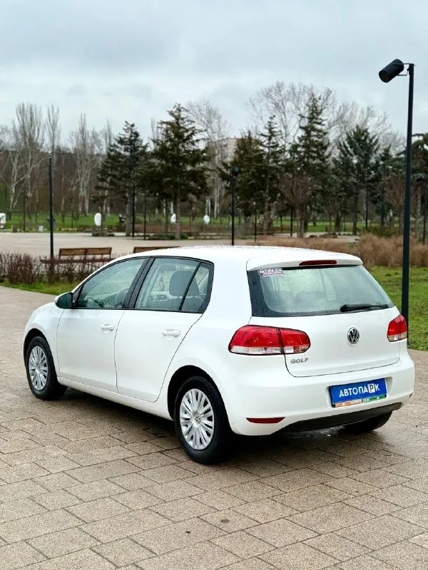 🇩🇪volkswagen golf vl 💰цена: 820 000р 🏢город: мариуполь 📅год выпуска: 2011 🧾пробег: 154 339км. ⚙️двигатель: 1.6 ⛽топливо: бензин ⚙️кпп: механика 📞 телефон: +7-989-263-55-56 +7-949-727-41-51 +7-949-551-91-52 💾 описание: volkswagen golf vi — легендарный городской хэтчбек не оставит вас без впечатлений и внимания на дорогах. ✅ 1 владелец, птс оригинал ✅ надёжный двигатель bse ✅ оригинальный пробег ✅ южная эксплуатация ✅ техническая часть на 5+ ✅ кузов и лакокрасочное покрытие без дефектов и коррозии отличная комплектация: полный электропакет, климат контроль, подогрев сидений, два комплекта ключей. новая резина. улица шевченко 269 - фотография - 4