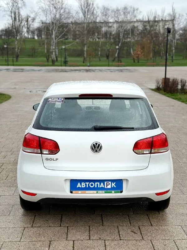 🇩🇪volkswagen golf vl 💰цена: 820 000р 🏢город: мариуполь 📅год выпуска: 2011 🧾пробег: 154 339км. ⚙️двигатель: 1.6 ⛽топливо: бензин ⚙️кпп: механика 📞 телефон: +7-989-263-55-56 +7-949-727-41-51 +7-949-551-91-52 💾 описание: volkswagen golf vi — легендарный городской хэтчбек не оставит вас без впечатлений и внимания на дорогах. ✅ 1 владелец, птс оригинал ✅ надёжный двигатель bse ✅ оригинальный пробег ✅ южная эксплуатация ✅ техническая часть на 5+ ✅ кузов и лакокрасочное покрытие без дефектов и коррозии отличная комплектация: полный электропакет, климат контроль, подогрев сидений, два комплекта ключей. новая резина. улица шевченко 269 - фотография - 5
