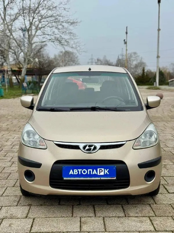 ☀️ hyundai i10 💰цена: 530 000р 🏢город: мариуполь 📅год выпуска: 2008 🧾пробег: 115 493 км. ⚙️двигатель: 1.1 ⛽топливо: бензин ⚙️кпп: механика 📞 телефон: +7-949-727-41-51 +7-949-551-91-52 +7-989-263-55-56 💾 описание: 👌 городской хэтчбек идеально подойдёт на каждый день начинающему водителю. надежный двигатель в паре с классической механикой. кузов крепкий, не гнилой. ✅ кондиционер морозит шикарно, подушки безопасности, электропакет, гур, abs, центральный замок, магнитола с usb, отличная зимняя резина. улица шевченко 2️⃣6️⃣9️⃣ 🏦 возможна продажа в кредит по двум документам. - фотография - 2