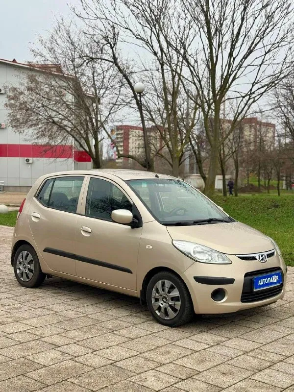 ☀️ hyundai i10 💰цена: 530 000р 🏢город: мариуполь 📅год выпуска: 2008 🧾пробег: 115 493 км. ⚙️двигатель: 1.1 ⛽топливо: бензин ⚙️кпп: механика 📞 телефон: +7-949-727-41-51 +7-949-551-91-52 +7-989-263-55-56 💾 описание: 👌 городской хэтчбек идеально подойдёт на каждый день начинающему водителю. надежный двигатель в паре с классической механикой. кузов крепкий, не гнилой. ✅ кондиционер морозит шикарно, подушки безопасности, электропакет, гур, abs, центральный замок, магнитола с usb, отличная зимняя резина. улица шевченко 2️⃣6️⃣9️⃣ 🏦 возможна продажа в кредит по двум документам. - фотография - 3