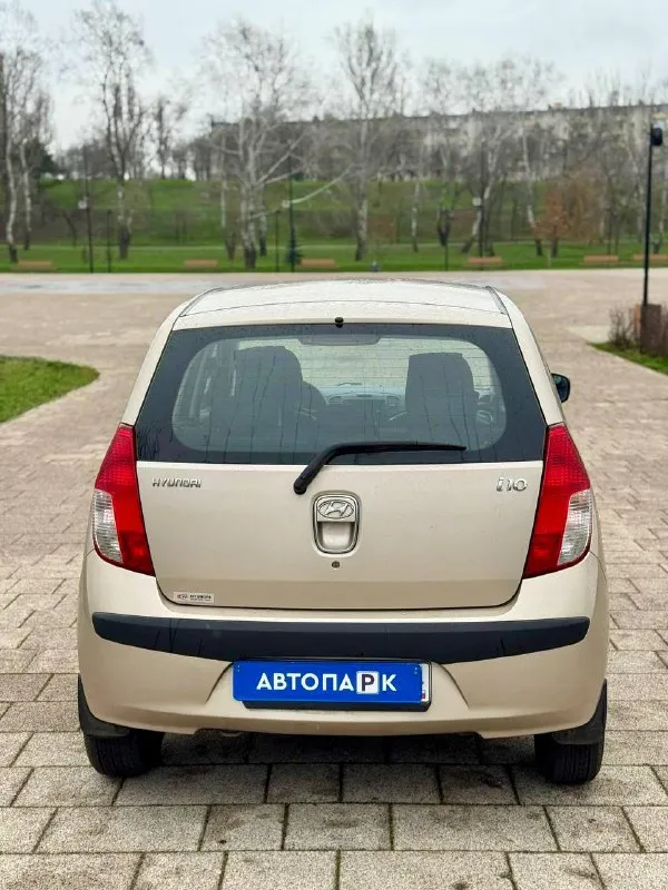 ☀️ hyundai i10 💰цена: 530 000р 🏢город: мариуполь 📅год выпуска: 2008 🧾пробег: 115 493 км. ⚙️двигатель: 1.1 ⛽топливо: бензин ⚙️кпп: механика 📞 телефон: +7-949-727-41-51 +7-949-551-91-52 +7-989-263-55-56 💾 описание: 👌 городской хэтчбек идеально подойдёт на каждый день начинающему водителю. надежный двигатель в паре с классической механикой. кузов крепкий, не гнилой. ✅ кондиционер морозит шикарно, подушки безопасности, электропакет, гур, abs, центральный замок, магнитола с usb, отличная зимняя резина. улица шевченко 2️⃣6️⃣9️⃣ 🏦 возможна продажа в кредит по двум документам. - фотография - 5