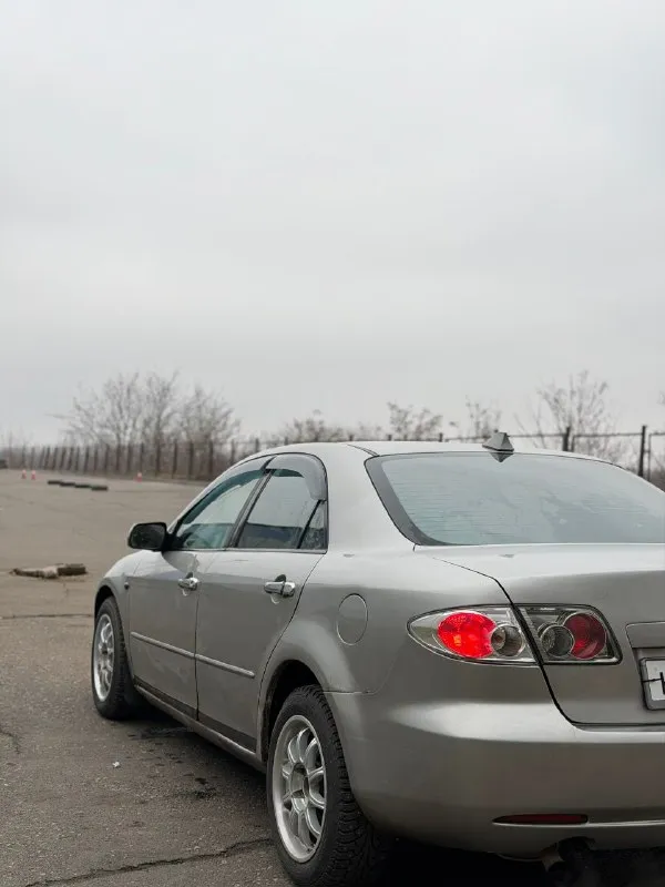 Продается mazda 6 gg 2.0 2006 отличное состояние, готова к новым приключениям! лакокрасочное покрытие с незначительными дефектами!! технические характеристики: - недавно заменены все технические жидкости, прокладки, свечи, стартер -перебрана ходовая - дно, стаканы и лонжероны без ржавчины и дыр. - двигатель сухой, не дымит. коробка автомат переключает без проблем новая зимняя резина комфорт и оснащение: - андроид мультимедиа - камера заднего вида. - подогрев сидений. - мультируль. - датчик света и дождя - электроника полностью исправна. состояние салона: - ухоженный и комфортный. цена: 480 000 рублей, хороший торг хорошим людям для получения дополнительных вопросов звоните по телефону: +79493781818 - фотография - 9