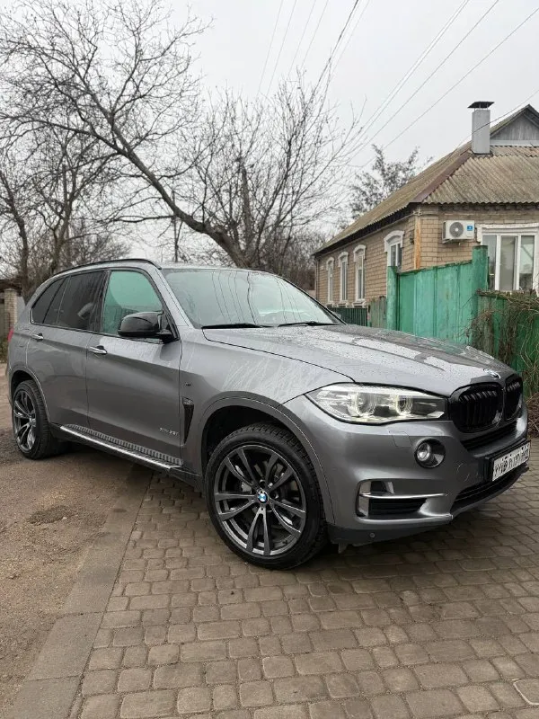 Продам bmw x5 f15 35xdrive начало эксплуатации 2016 год абсолютно весь в родном окрасе официальный а... - фотография