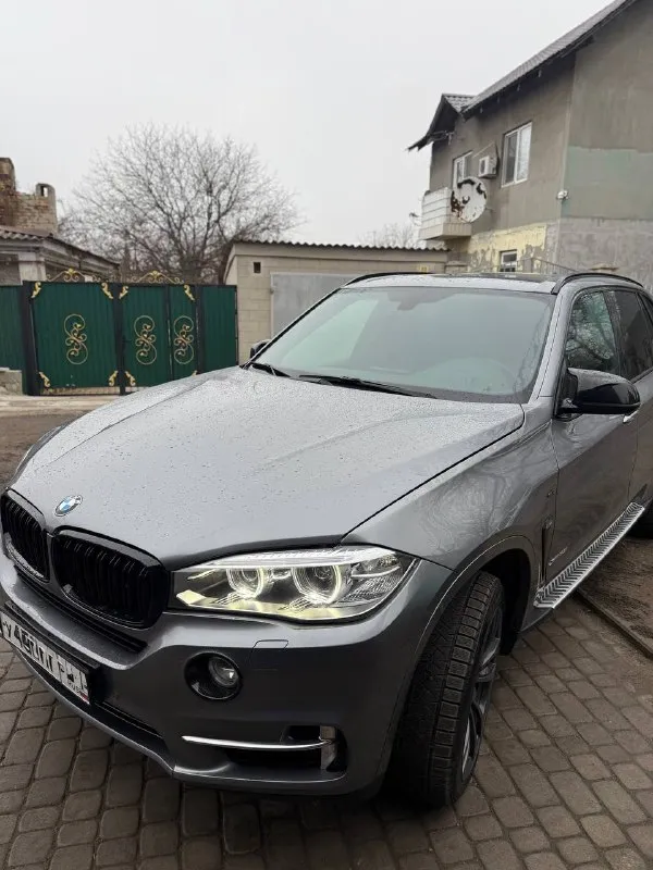 Продам bmw x5 f15 35xdrive начало эксплуатации 2016 год абсолютно весь в родном окрасе официальный авто, не пригнанный. автотека зеленая. 3 собственника. без единого дтп и выплат родной пробег 200 тыс км ломайки, shadow line, logic7, потолок алькантара и тд. технически полностью обсужден. я собственник. юридически чист. цена 2 780 000 +79496167066 +79185835573 - фотография - 4