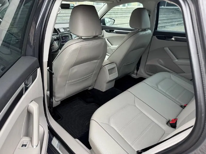 Продам volkswagen passat r-line 2017 года, 2.0 tsi (gen3b), 152000 км, на обычном 6-ступенчатом автомате aisin. технически без нареканий. комплектация r-line -подрулевые лепестки -2-х зонный климат контроль -слепые зоны -камера заднего вида -адаптивный круиз контроль все стекла родные! состояние автомобиля отличное !пригоняли автомобиль из сша в конце 22 года, vin : 1vwaa7a30jc007157 стоит новая зимняя резина r19 возможно оформление в кредит. возможен обмен. более детальная информация по телефона. цена - 1.760.000 р. +79493250509 - фотография - 10