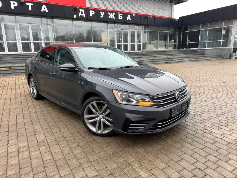 Продам volkswagen passat r-line 2017 года, 2.0 tsi (gen3b), 152000 км, на обычном 6-ступенчатом автомате aisin. технически без нареканий. комплектация r-line -подрулевые лепестки -2-х зонный климат контроль -слепые зоны -камера заднего вида -адаптивный круиз контроль все стекла родные! состояние автомобиля отличное !пригоняли автомобиль из сша в конце 22 года, vin : 1vwaa7a30jc007157 стоит новая зимняя резина r19 возможно оформление в кредит. возможен обмен. более детальная информация по телефона. цена - 1.760.000 р. +79493250509 - фотография - 2
