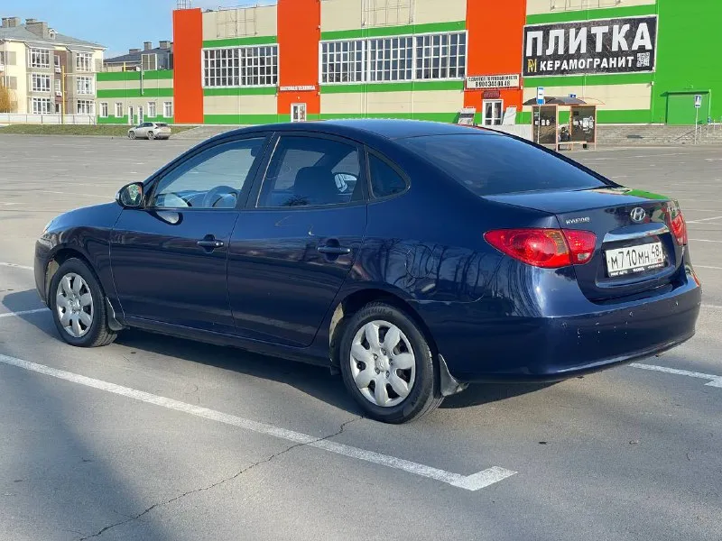 В продаже hyundai elantra 2010г. в. 1.6 автомат! пробег 191 000км автомобиль в отличном состоянии как внешне, так и технически! двигатель не стучит и не дымит, расхода масла нет! автомат переключает плавно, без рывков и пинков! кондиционер и печка исправно работают! два комплекта резины зима/лето! сигнализация с автозапуском! цена 770 000₽ 89895209160 - фотография - 4