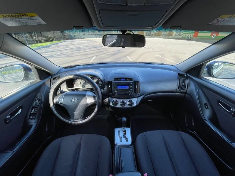 В продаже hyundai elantra 2010г. в. 1.6 автомат! пробег 191 000км автомобиль в отличном состоянии как внешне, так и технически! двигатель не стучит и не дымит, расхода масла нет! автомат переключает плавно, без рывков и пинков! кондиционер и печка исправно работают! два комплекта резины зима/лето! сигнализация с автозапуском! цена 770 000₽ 89895209160 - фотография - 9