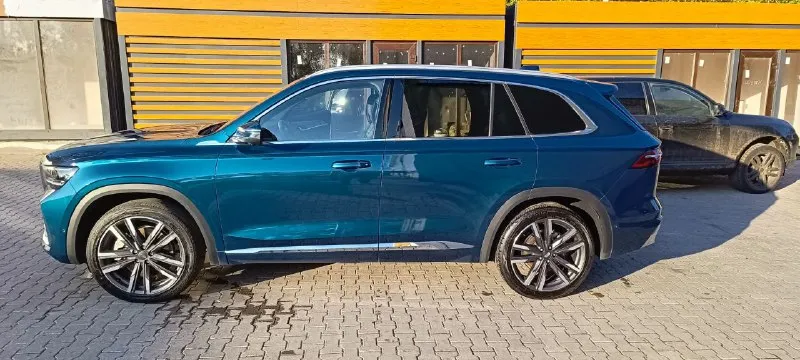 Geely monjaro 2023/11 🌟 в эксплуатации с 20.03.2024 г. 🔹 1 владелец 🔹 реальный пробег — всего 34 тыс. км 🔹 максимальная комплектация — всё, что нужно для комфортной и безопасной езды! ✨ автомобиль полностью в родном окрасе, без повреждений. ✨ кузов и салон в идеальном состоянии — как новый! ✨ техническая часть без нареканий, обслужен и готов к любым поездкам. 💯 абсолютно никаких вложений не требует! 🛡️ зоны риска дополнительно защищены качественной пленкой для сохранения внешнего вида. продажа связана с покупкой более дорого автомобиля. автомобиль территориально макеевка. личное мнение, машина супер. цена - 3.300.000руб (торг присутствует) тел. +79493170053 - фотография - 3