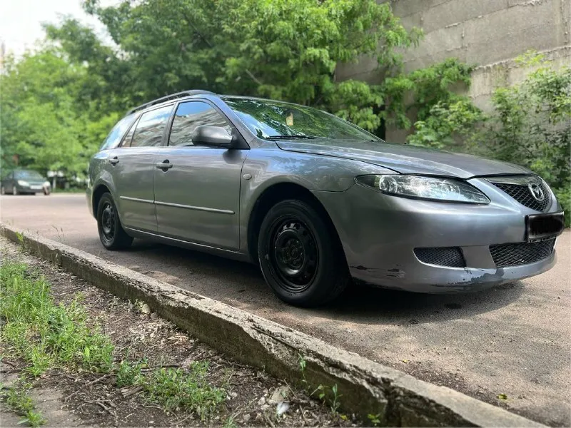 Продам авто, mazda 6 gg, универсал. 2003 года. 1.8 бензин на механической коробке передач. я собственник. технически авто на 4. заменена полностью вся задняя подвеска и тормозная система в круг, перед тоже перебран ( могу по запросу предоставить, всё что делалось по машине ) по кузову есть жизненные моменты, машинка в годах. ездит каждый день, все интересующие вопросы по телефону. комплектация :обогрев сидений, электро зеркала, 4 эсп, гур, abs, климат( кондиционер), регулировка руля по высоте, мульти руль, бортовой компьютер, центральный замок, подушки безопасности ( все на месте ), эва коврики, запаска на зимней резине ( липучка), есть еще комплект дисков на неё с резиной на докат, отдам вместе с машиной. сейчас машина на новой зиме ( шипы ). цена 380т₽, не ждите чуда, машине 22 года. торг при осмотре авто. возможно рассмотреть обмен в обе стороны. дополнительное фото и видео могу скинуть по просьбе. просмотр до 📲 tg: denis ivanov 📞 звоните: +7(949)3524173 - фотография - 2