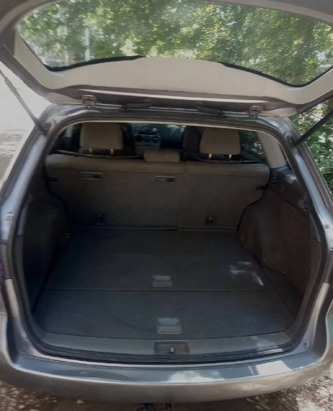 Продам авто, mazda 6 gg, универсал. 2003 года. 1.8 бензин на механической коробке передач. я собственник. технически авто на 4. заменена полностью вся задняя подвеска и тормозная система в круг, перед тоже перебран ( могу по запросу предоставить, всё что делалось по машине ) по кузову есть жизненные моменты, машинка в годах. ездит каждый день, все интересующие вопросы по телефону. комплектация :обогрев сидений, электро зеркала, 4 эсп, гур, abs, климат( кондиционер), регулировка руля по высоте, мульти руль, бортовой компьютер, центральный замок, подушки безопасности ( все на месте ), эва коврики, запаска на зимней резине ( липучка), есть еще комплект дисков на неё с резиной на докат, отдам вместе с машиной. сейчас машина на новой зиме ( шипы ). цена 380т₽, не ждите чуда, машине 22 года. торг при осмотре авто. возможно рассмотреть обмен в обе стороны. дополнительное фото и видео могу скинуть по просьбе. просмотр до 📲 tg: denis ivanov 📞 звоните: +7(949)3524173 - фотография - 7