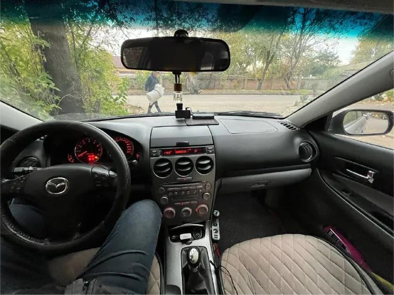 Продам авто, mazda 6 gg, универсал. 2003 года. 1.8 бензин на механической коробке передач. я собственник. технически авто на 4. заменена полностью вся задняя подвеска и тормозная система в круг, перед тоже перебран ( могу по запросу предоставить, всё что делалось по машине ) по кузову есть жизненные моменты, машинка в годах. ездит каждый день, все интересующие вопросы по телефону. комплектация :обогрев сидений, электро зеркала, 4 эсп, гур, abs, климат( кондиционер), регулировка руля по высоте, мульти руль, бортовой компьютер, центральный замок, подушки безопасности ( все на месте ), эва коврики, запаска на зимней резине ( липучка), есть еще комплект дисков на неё с резиной на докат, отдам вместе с машиной. сейчас машина на новой зиме ( шипы ). цена 380т₽, не ждите чуда, машине 22 года. торг при осмотре авто. возможно рассмотреть обмен в обе стороны. дополнительное фото и видео могу скинуть по просьбе. просмотр до 📲 tg: denis ivanov 📞 звоните: +7(949)3524173 - фотография - 8