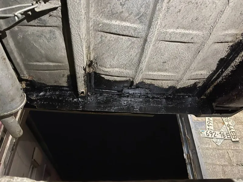 Продам 2106. новые двери, новые пороги, поварено дно и все ланжероны, обработана мастикой, дальше нет времени заниматься, продаю как есть. полностью находу, ходовка не стучит не гремит. движок работает как часы (видео работы скину в лс), коробка 5 ступка fiat ( но выбивает четвертую, если передерживать рукой не выбивает). поменяны подушки двигателя, прокладки выпускного коллектора, прокладка поддона, полностью новая выхлопная трасса, также поменяно масло, фильтра, система охлаждения. аккум рабочий, печка работает, электроника работает, стоит хороший свет. салон весь есть в гараже, тоже в хорошем состоянии, передние сидения от старой бмв. отдаю с дисками. также стоит метан, полный бак. из документов птс, учет днр. причина продажи нужны средства. торг уместен, срочно 70.000. +79495732077 номер для связи 📞 звоните: +7(949)5732077 - фотография - 10