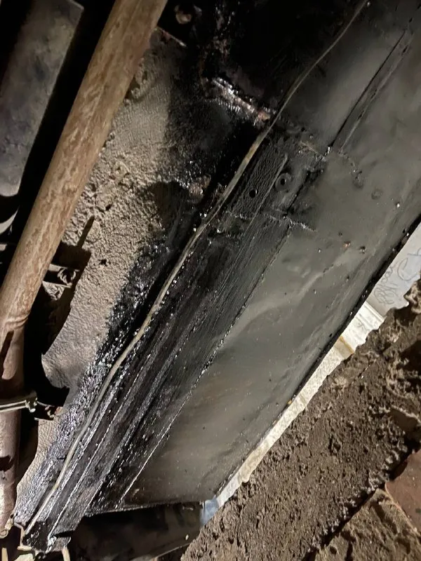 Продам 2106. новые двери, новые пороги, поварено дно и все ланжероны, обработана мастикой, дальше нет времени заниматься, продаю как есть. полностью находу, ходовка не стучит не гремит. движок работает как часы (видео работы скину в лс), коробка 5 ступка fiat ( но выбивает четвертую, если передерживать рукой не выбивает). поменяны подушки двигателя, прокладки выпускного коллектора, прокладка поддона, полностью новая выхлопная трасса, также поменяно масло, фильтра, система охлаждения. аккум рабочий, печка работает, электроника работает, стоит хороший свет. салон весь есть в гараже, тоже в хорошем состоянии, передние сидения от старой бмв. отдаю с дисками. также стоит метан, полный бак. из документов птс, учет днр. причина продажи нужны средства. торг уместен, срочно 70.000. +79495732077 номер для связи 📞 звоните: +7(949)5732077 - фотография - 5