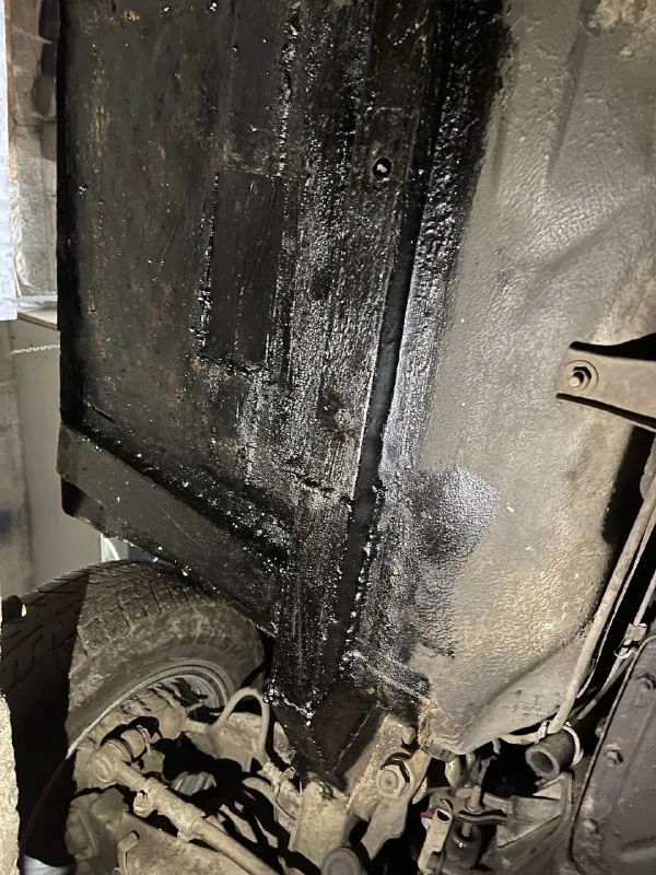 Продам 2106. новые двери, новые пороги, поварено дно и все ланжероны, обработана мастикой, дальше нет времени заниматься, продаю как есть. полностью находу, ходовка не стучит не гремит. движок работает как часы (видео работы скину в лс), коробка 5 ступка fiat ( но выбивает четвертую, если передерживать рукой не выбивает). поменяны подушки двигателя, прокладки выпускного коллектора, прокладка поддона, полностью новая выхлопная трасса, также поменяно масло, фильтра, система охлаждения. аккум рабочий, печка работает, электроника работает, стоит хороший свет. салон весь есть в гараже, тоже в хорошем состоянии, передние сидения от старой бмв. отдаю с дисками. также стоит метан, полный бак. из документов птс, учет днр. причина продажи нужны средства. торг уместен, срочно 70.000. +79495732077 номер для связи 📞 звоните: +7(949)5732077 - фотография - 7