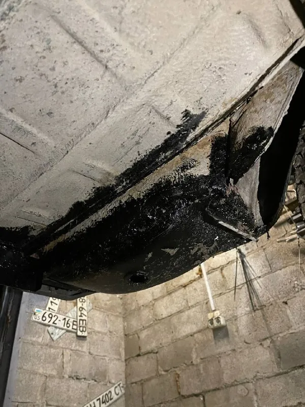 Продам 2106. новые двери, новые пороги, поварено дно и все ланжероны, обработана мастикой, дальше нет времени заниматься, продаю как есть. полностью находу, ходовка не стучит не гремит. движок работает как часы (видео работы скину в лс), коробка 5 ступка fiat ( но выбивает четвертую, если передерживать рукой не выбивает). поменяны подушки двигателя, прокладки выпускного коллектора, прокладка поддона, полностью новая выхлопная трасса, также поменяно масло, фильтра, система охлаждения. аккум рабочий, печка работает, электроника работает, стоит хороший свет. салон весь есть в гараже, тоже в хорошем состоянии, передние сидения от старой бмв. отдаю с дисками. также стоит метан, полный бак. из документов птс, учет днр. причина продажи нужны средства. торг уместен, срочно 70.000. +79495732077 номер для связи 📞 звоните: +7(949)5732077 - фотография - 9